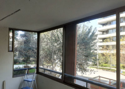 Cierre de Terraza con ventanas de aluminio color titanio Jehovalum